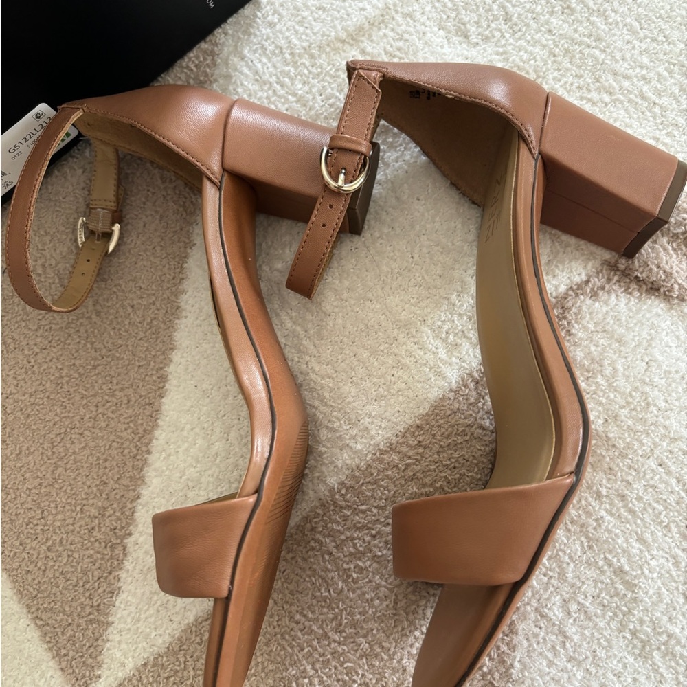 Naturalizer Vera Ankle Strap Dress Sandals, size 7 1/2 wide. Not worn outside